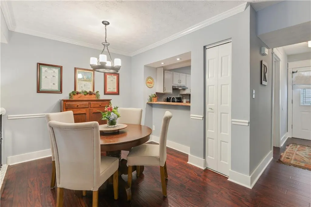 5380 Chemin De Vie, Atlanta, Georgia 30342, 2 Bedrooms Bedrooms, ,2 BathroomsBathrooms,Residential,Sold,5380 Chemin De Vie,6622536