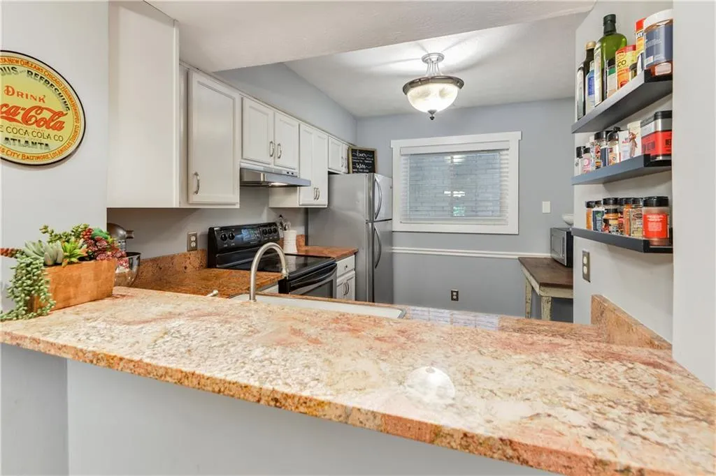 5380 Chemin De Vie, Atlanta, Georgia 30342, 2 Bedrooms Bedrooms, ,2 BathroomsBathrooms,Residential,Sold,5380 Chemin De Vie,6622536