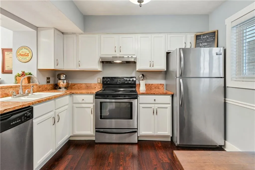 5380 Chemin De Vie, Atlanta, Georgia 30342, 2 Bedrooms Bedrooms, ,2 BathroomsBathrooms,Residential,Sold,5380 Chemin De Vie,6622536