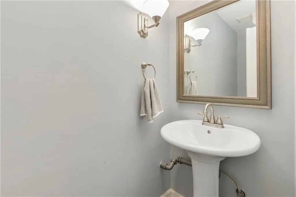 5380 Chemin De Vie, Atlanta, Georgia 30342, 2 Bedrooms Bedrooms, ,2 BathroomsBathrooms,Residential,Sold,5380 Chemin De Vie,6622536