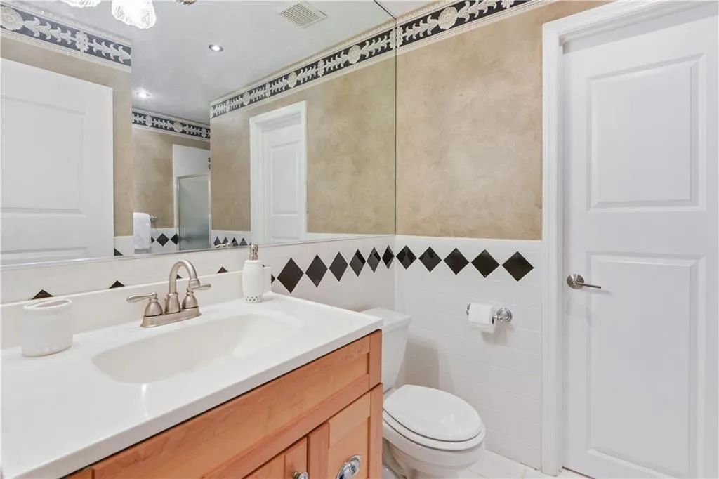5380 Chemin De Vie, Atlanta, Georgia 30342, 2 Bedrooms Bedrooms, ,2 BathroomsBathrooms,Residential,Sold,5380 Chemin De Vie,6622536