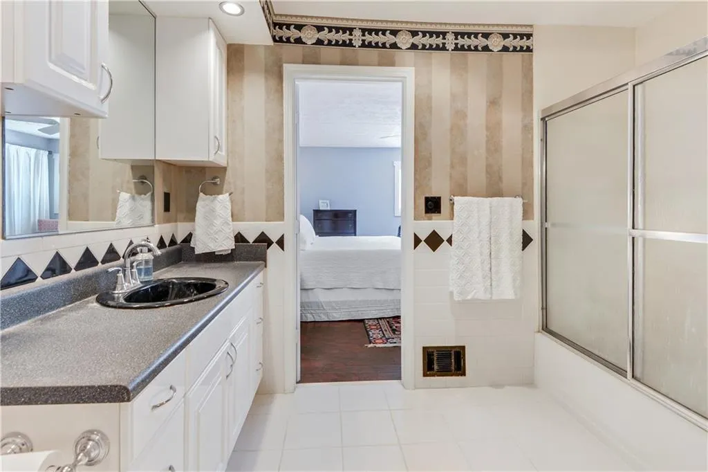5380 Chemin De Vie, Atlanta, Georgia 30342, 2 Bedrooms Bedrooms, ,2 BathroomsBathrooms,Residential,Sold,5380 Chemin De Vie,6622536