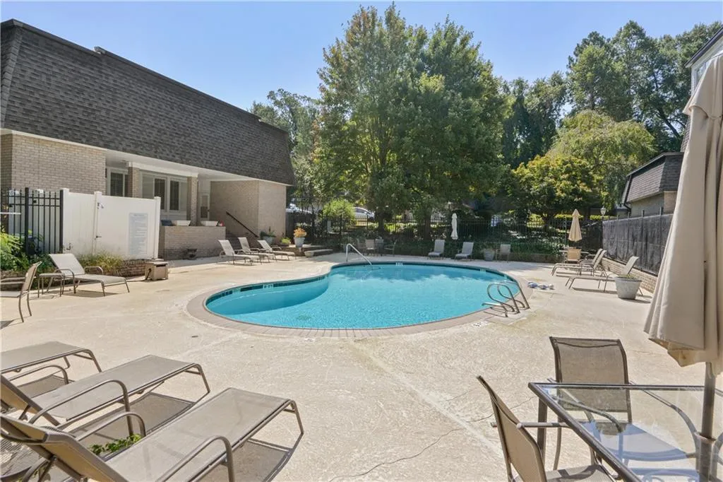 5380 Chemin De Vie, Atlanta, Georgia 30342, 2 Bedrooms Bedrooms, ,2 BathroomsBathrooms,Residential,Sold,5380 Chemin De Vie,6622536