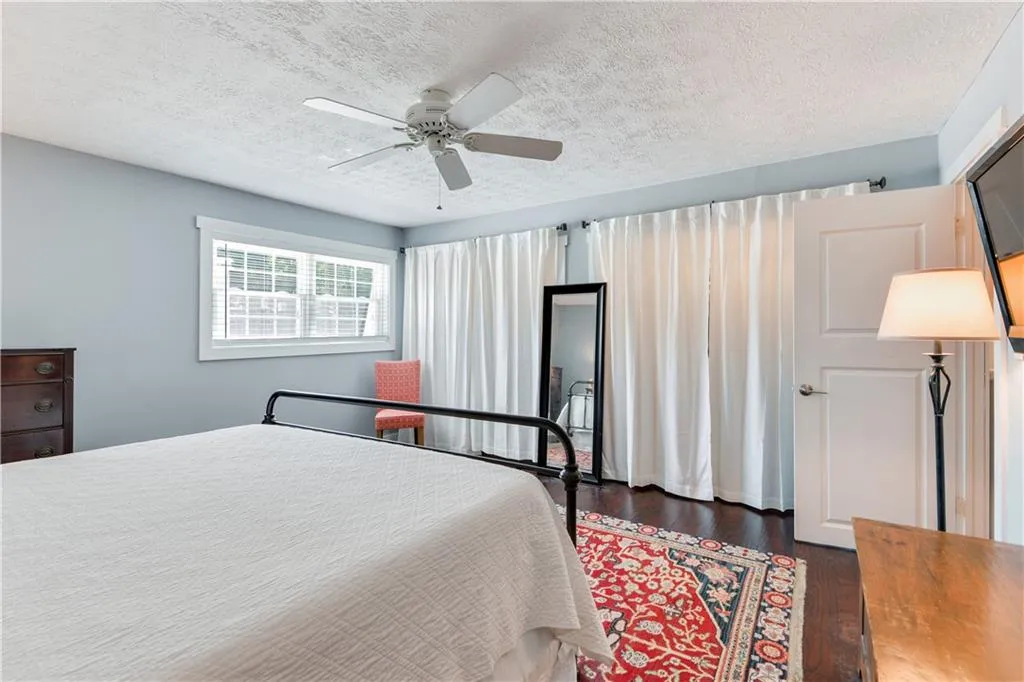 5380 Chemin De Vie, Atlanta, Georgia 30342, 2 Bedrooms Bedrooms, ,2 BathroomsBathrooms,Residential,Sold,5380 Chemin De Vie,6622536