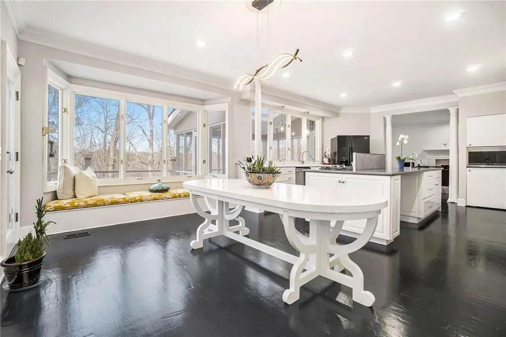 8240 Sullivan Hill Road, Sandy Springs, Georgia 30350, 5 Bedrooms Bedrooms, ,4 BathroomsBathrooms,Residential,Sold,8240 Sullivan Hill Road,7177022