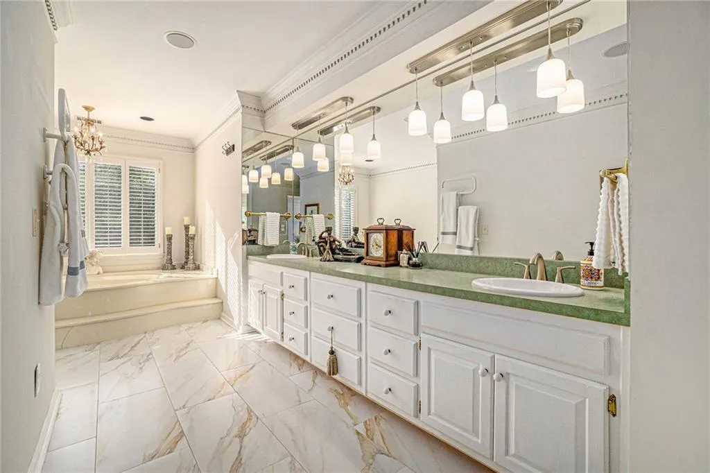 8240 Sullivan Hill Road, Sandy Springs, Georgia 30350, 5 Bedrooms Bedrooms, ,4 BathroomsBathrooms,Residential,Sold,8240 Sullivan Hill Road,7177022