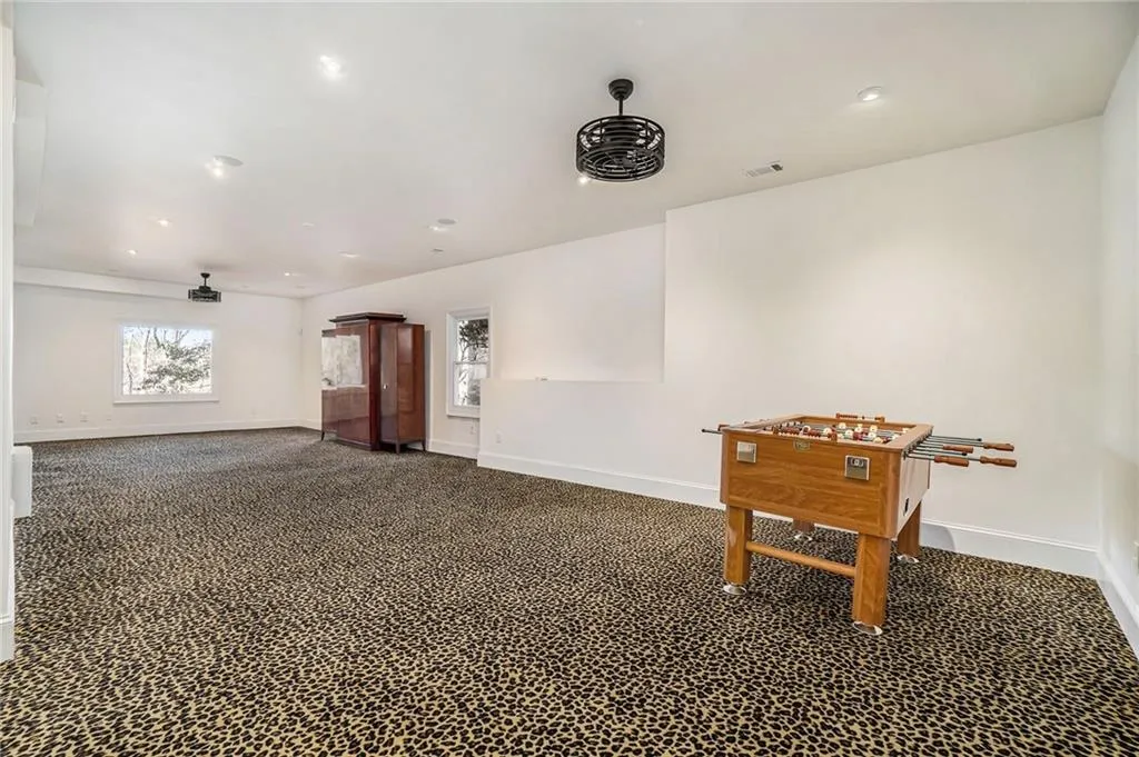 8240 Sullivan Hill Road, Sandy Springs, Georgia 30350, 5 Bedrooms Bedrooms, ,4 BathroomsBathrooms,Residential,Sold,8240 Sullivan Hill Road,7177022