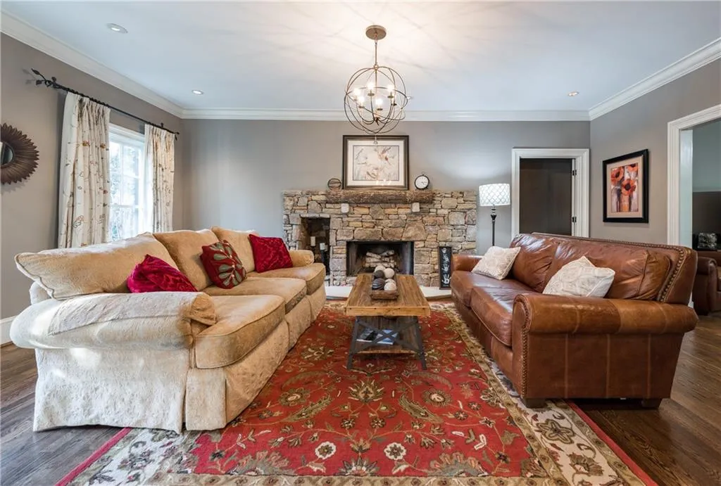 2813 W Roxboro Road, Atlanta, Georgia 30324, 6 Bedrooms Bedrooms, ,6 BathroomsBathrooms,Residential,Sold,2813 W Roxboro Road,5800068