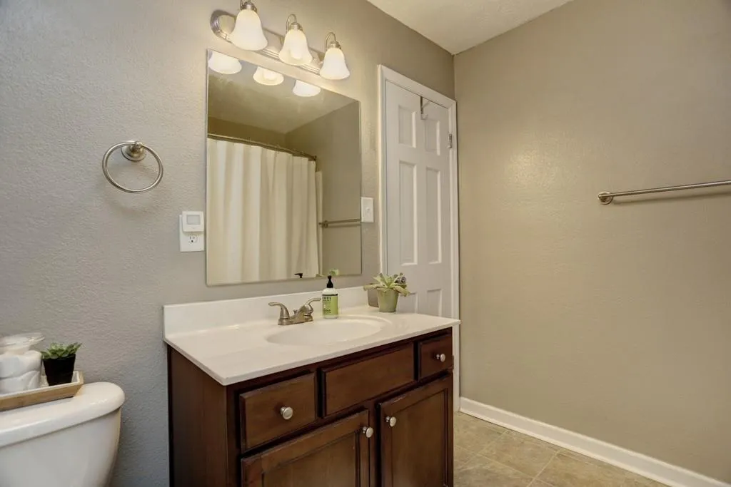 235 Winding River Drive Unit F, Sandy Springs, Georgia 30350, 2 Bedrooms Bedrooms, ,1 BathroomBathrooms,Residential,Sold,235 Winding River Drive Unit F,5867009