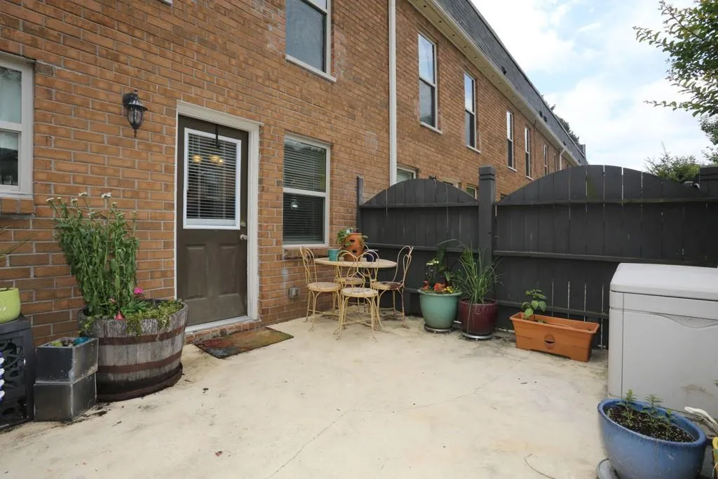 235 Winding River Drive Unit F, Sandy Springs, Georgia 30350, 2 Bedrooms Bedrooms, ,1 BathroomBathrooms,Residential,Sold,235 Winding River Drive Unit F,5867009