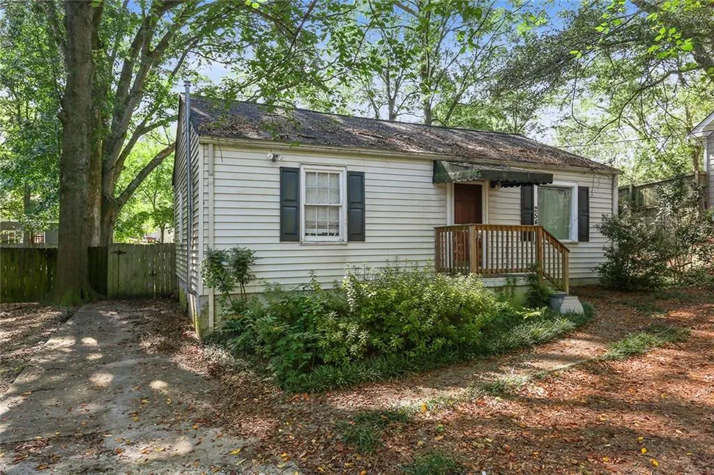 2540 Edwards Drive Nw, Atlanta, Georgia 30318, 2 Bedrooms Bedrooms, ,1 BathroomBathrooms,Residential,Sold,2540 Edwards Drive Nw,5912407
