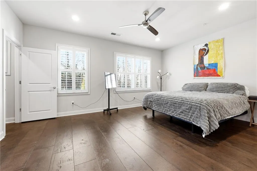 Bedroom featuring multiple windows, dark wood-style floors, a ceiling fan, and recessed lighting