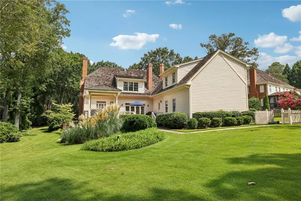 30 Old Stratton Chase, Sandy Springs, Georgia 30328, 5 Bedrooms Bedrooms, ,5 BathroomsBathrooms,Residential,For Sale,30 Old Stratton Chase,7635159