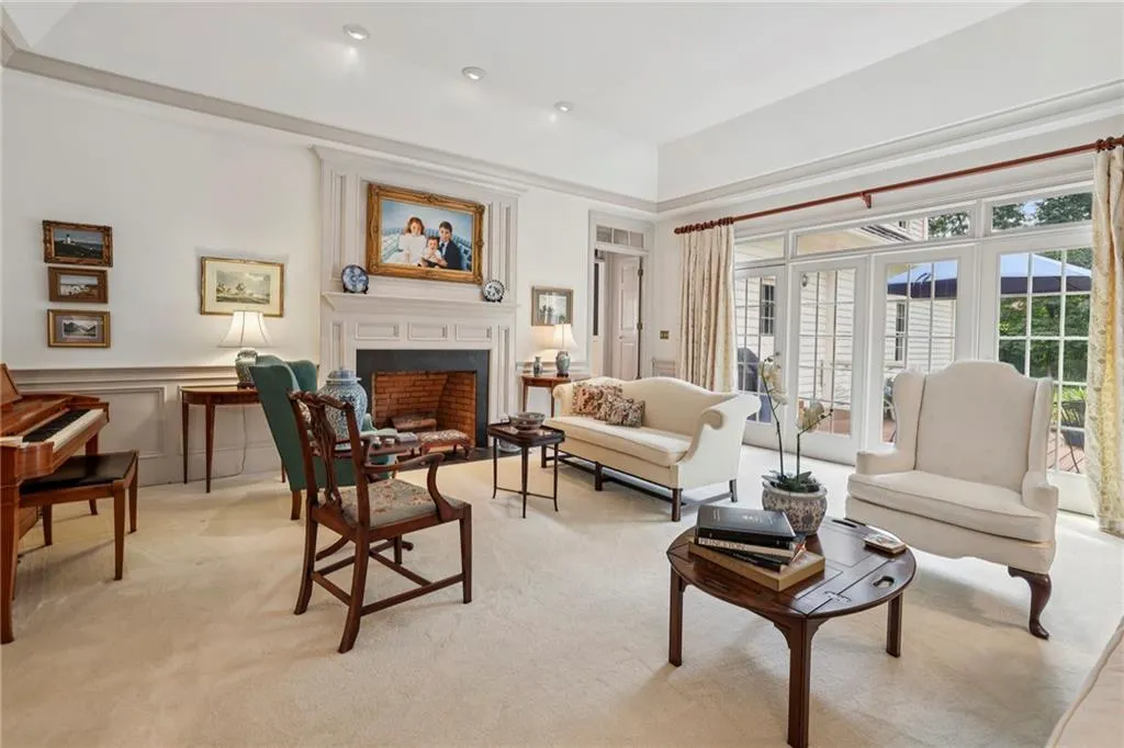 30 Old Stratton Chase, Sandy Springs, Georgia 30328, 5 Bedrooms Bedrooms, ,5 BathroomsBathrooms,Residential,For Sale,30 Old Stratton Chase,7635159