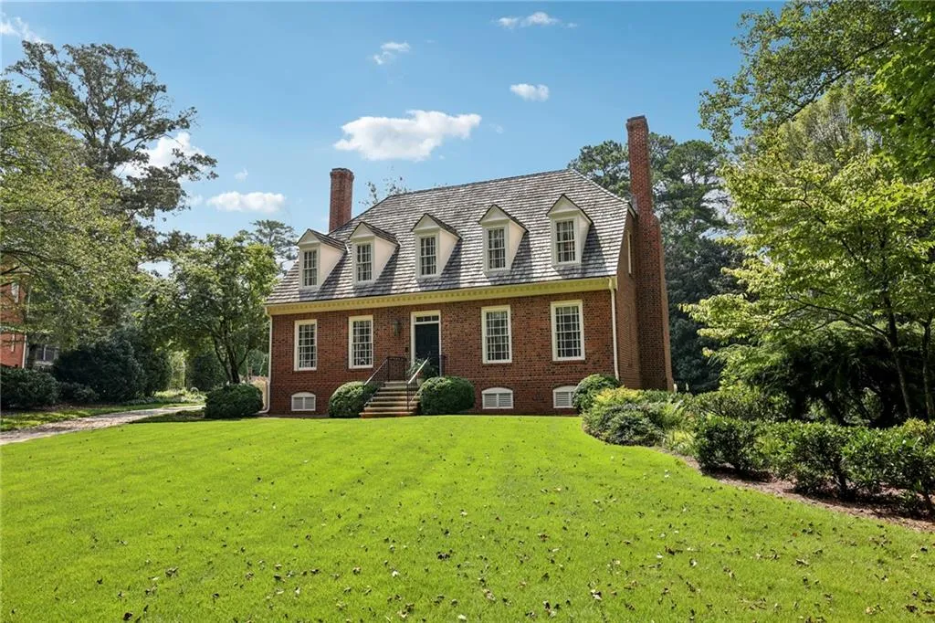 30 Old Stratton Chase, Sandy Springs, Georgia 30328, 5 Bedrooms Bedrooms, ,5 BathroomsBathrooms,Residential,For Sale,30 Old Stratton Chase,7635159