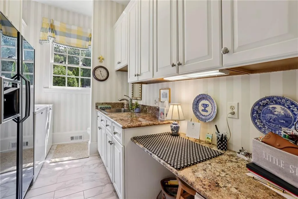 30 Old Stratton Chase, Sandy Springs, Georgia 30328, 5 Bedrooms Bedrooms, ,5 BathroomsBathrooms,Residential,For Sale,30 Old Stratton Chase,7635159