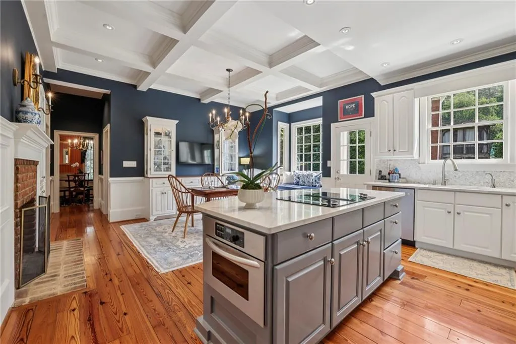 30 Old Stratton Chase, Sandy Springs, Georgia 30328, 5 Bedrooms Bedrooms, ,5 BathroomsBathrooms,Residential,For Sale,30 Old Stratton Chase,7635159