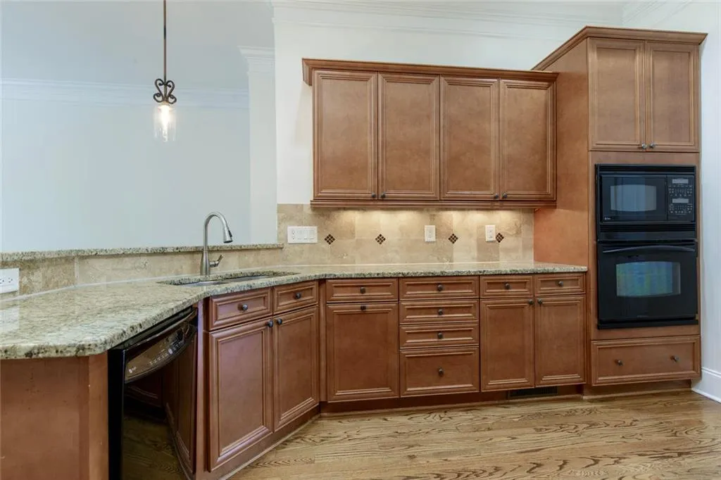 956 Ne Persimmon Point, Sandy Springs, Georgia 30328, 3 Bedrooms Bedrooms, ,2 BathroomsBathrooms,Residential,For Sale,956 Ne Persimmon Point,7621857
