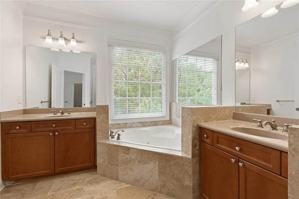 956 Ne Persimmon Point, Sandy Springs, Georgia 30328, 3 Bedrooms Bedrooms, ,2 BathroomsBathrooms,Residential,For Sale,956 Ne Persimmon Point,7621857