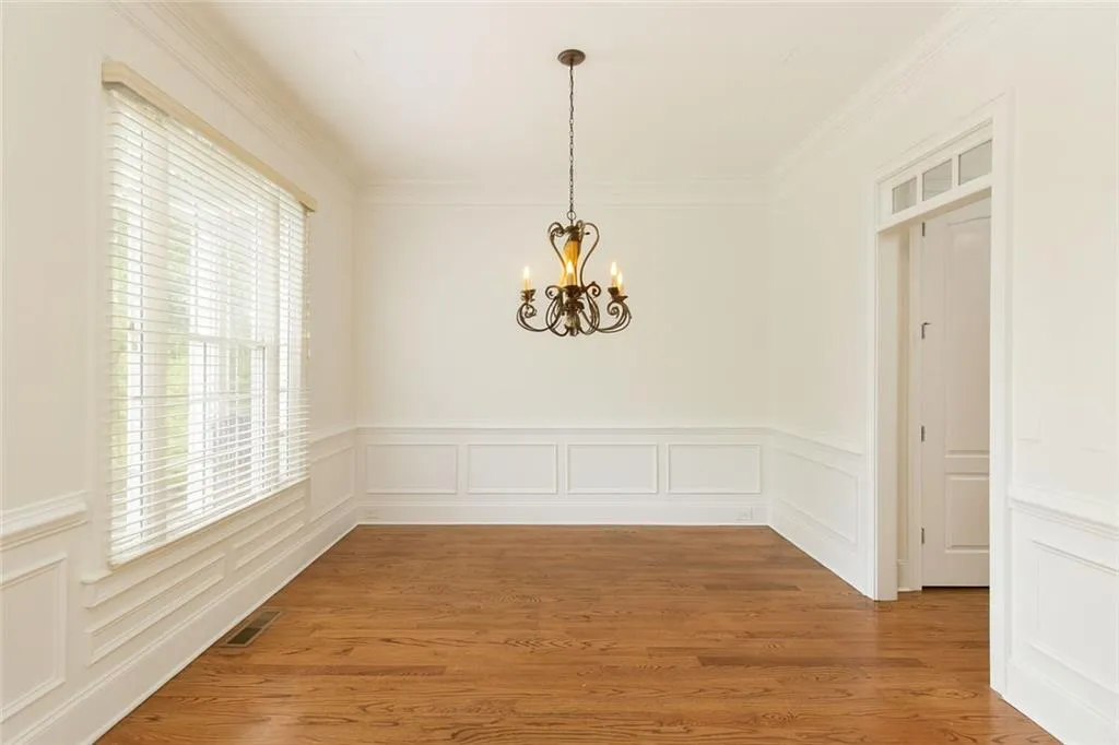 956 Ne Persimmon Point, Sandy Springs, Georgia 30328, 3 Bedrooms Bedrooms, ,2 BathroomsBathrooms,Residential,For Sale,956 Ne Persimmon Point,7621857