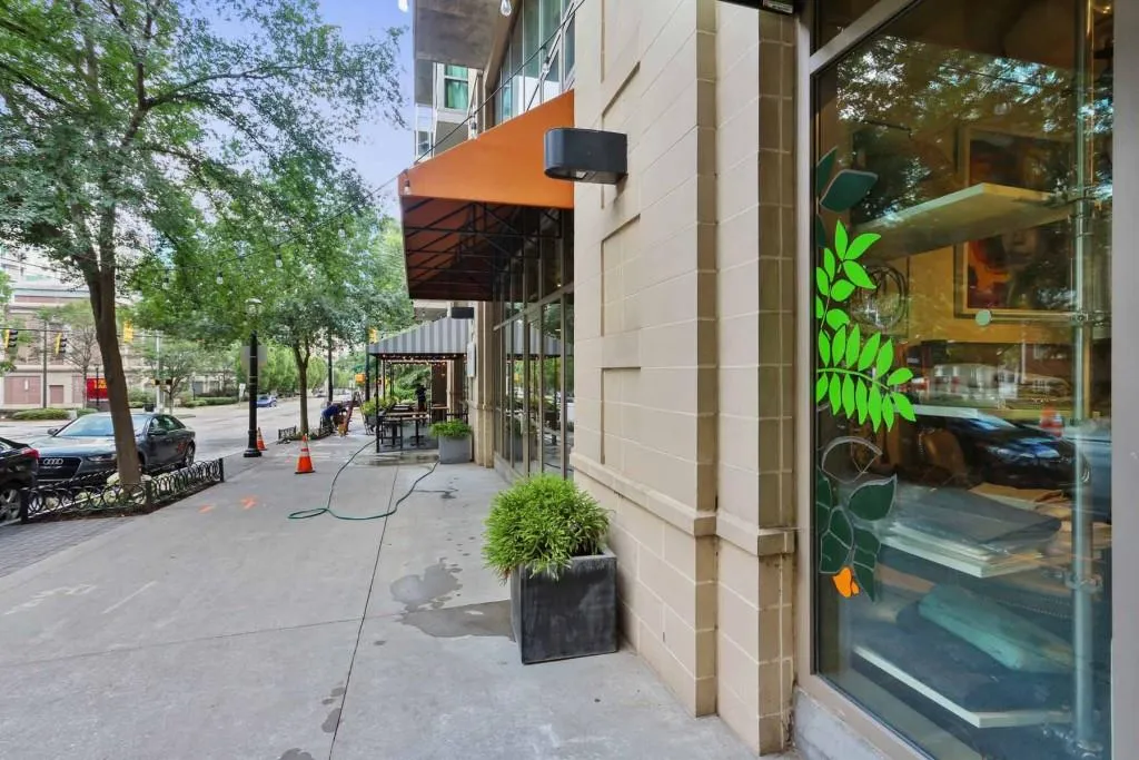 905 Juniper Street Ne Unit 110, Atlanta, Georgia 30309, 1 Bedroom Bedrooms, ,1 BathroomBathrooms,Residential,Sold,905 Juniper Street Ne Unit 110,5864741