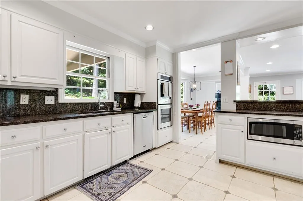 4930 Old House Trail, Atlanta, Georgia 30342, 4 Bedrooms Bedrooms, ,4 BathroomsBathrooms,Residential,Sold,4930 Old House Trail,7044781