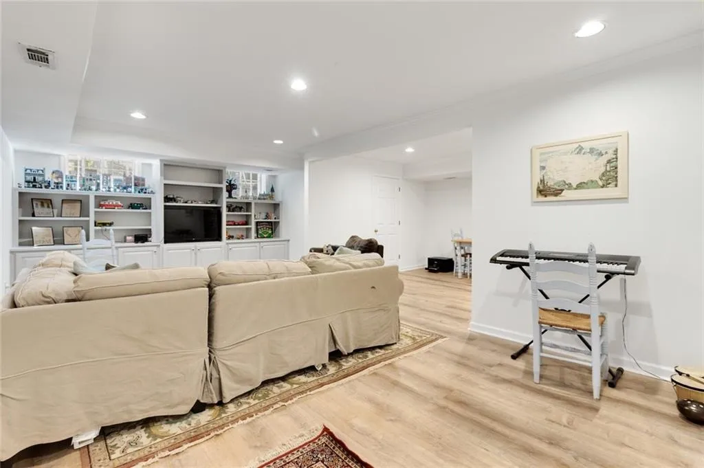 4930 Old House Trail, Atlanta, Georgia 30342, 4 Bedrooms Bedrooms, ,4 BathroomsBathrooms,Residential,Sold,4930 Old House Trail,7044781