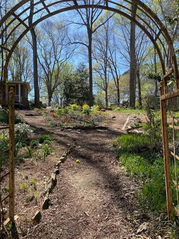 4930 Old House Trail, Atlanta, Georgia 30342, 4 Bedrooms Bedrooms, ,4 BathroomsBathrooms,Residential,Sold,4930 Old House Trail,7044781