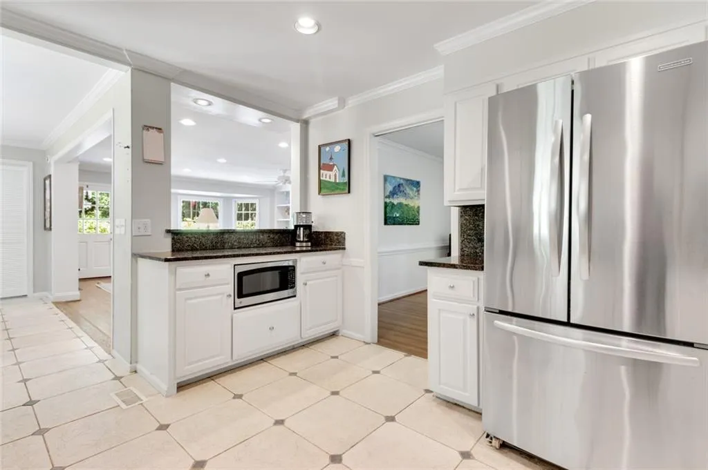 4930 Old House Trail, Atlanta, Georgia 30342, 4 Bedrooms Bedrooms, ,4 BathroomsBathrooms,Residential,Sold,4930 Old House Trail,7044781