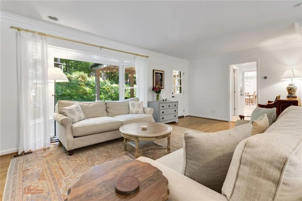 4930 Old House Trail, Atlanta, Georgia 30342, 4 Bedrooms Bedrooms, ,4 BathroomsBathrooms,Residential,Sold,4930 Old House Trail,7044781