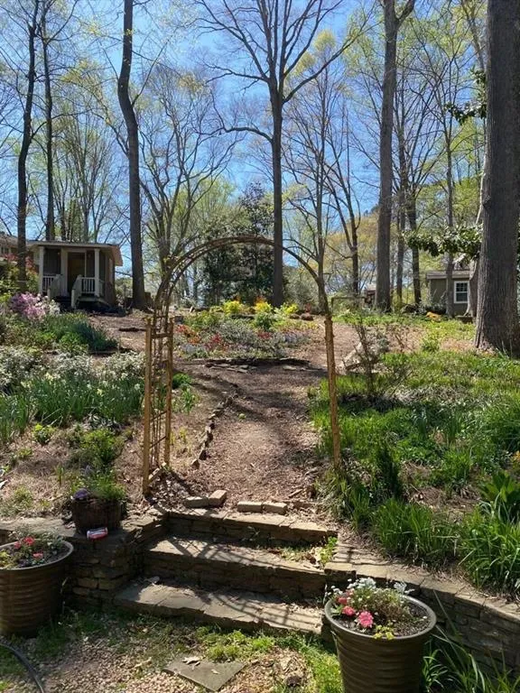 4930 Old House Trail, Atlanta, Georgia 30342, 4 Bedrooms Bedrooms, ,4 BathroomsBathrooms,Residential,Sold,4930 Old House Trail,7044781