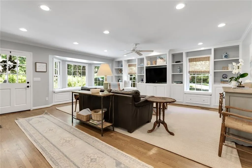 4930 Old House Trail, Atlanta, Georgia 30342, 4 Bedrooms Bedrooms, ,4 BathroomsBathrooms,Residential,Sold,4930 Old House Trail,7044781