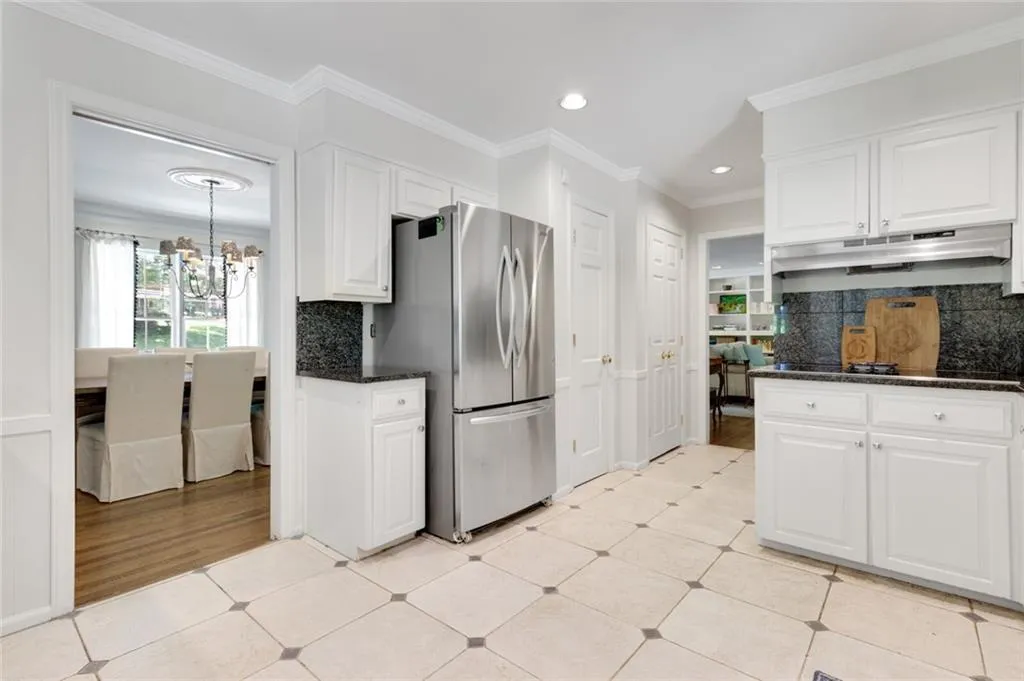 4930 Old House Trail, Atlanta, Georgia 30342, 4 Bedrooms Bedrooms, ,4 BathroomsBathrooms,Residential,Sold,4930 Old House Trail,7044781