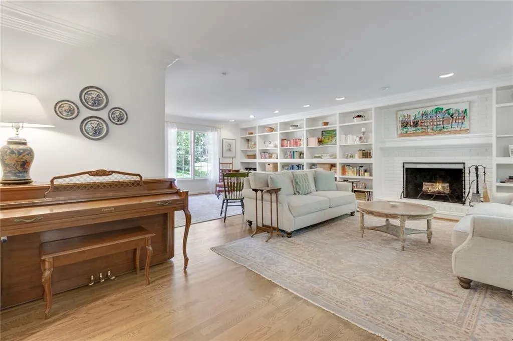 4930 Old House Trail, Atlanta, Georgia 30342, 4 Bedrooms Bedrooms, ,4 BathroomsBathrooms,Residential,Sold,4930 Old House Trail,7044781