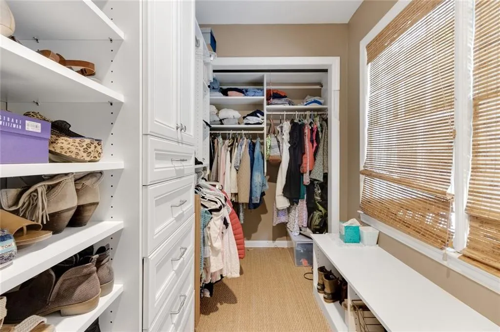 4930 Old House Trail, Atlanta, Georgia 30342, 4 Bedrooms Bedrooms, ,4 BathroomsBathrooms,Residential,Sold,4930 Old House Trail,7044781