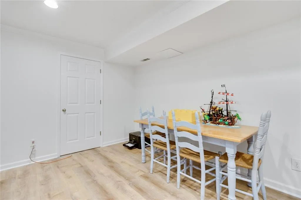 4930 Old House Trail, Atlanta, Georgia 30342, 4 Bedrooms Bedrooms, ,4 BathroomsBathrooms,Residential,Sold,4930 Old House Trail,7044781