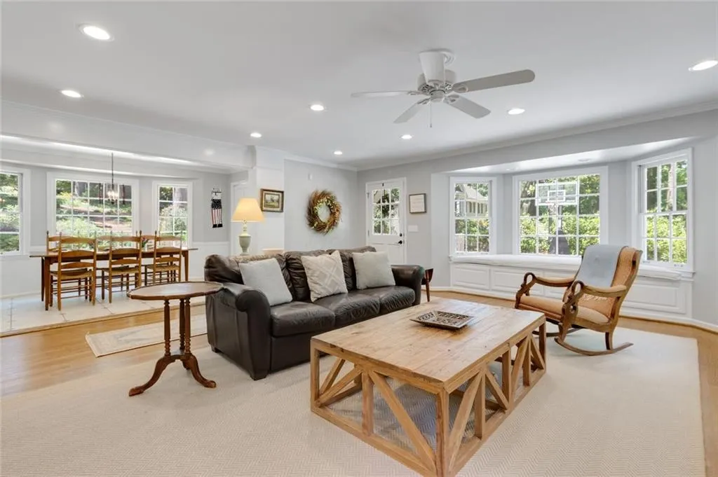 4930 Old House Trail, Atlanta, Georgia 30342, 4 Bedrooms Bedrooms, ,4 BathroomsBathrooms,Residential,Sold,4930 Old House Trail,7044781