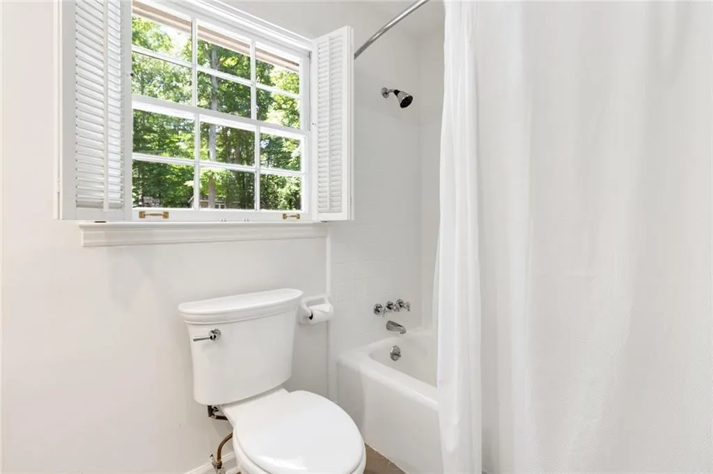 4930 Old House Trail, Atlanta, Georgia 30342, 4 Bedrooms Bedrooms, ,4 BathroomsBathrooms,Residential,Sold,4930 Old House Trail,7044781