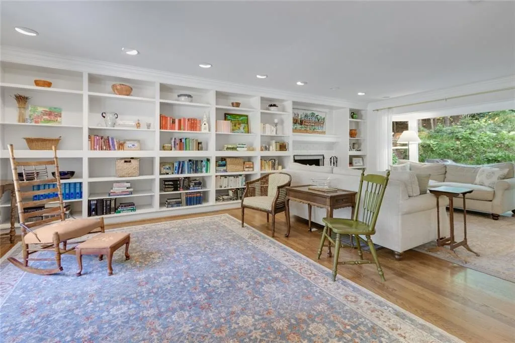 4930 Old House Trail, Atlanta, Georgia 30342, 4 Bedrooms Bedrooms, ,4 BathroomsBathrooms,Residential,Sold,4930 Old House Trail,7044781