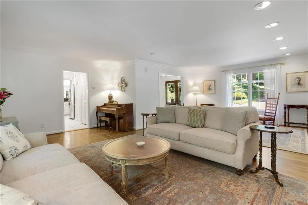 4930 Old House Trail, Atlanta, Georgia 30342, 4 Bedrooms Bedrooms, ,4 BathroomsBathrooms,Residential,Sold,4930 Old House Trail,7044781