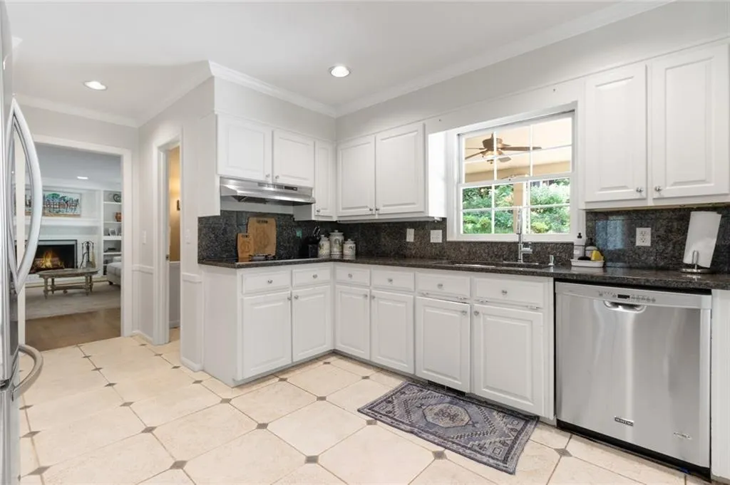 4930 Old House Trail, Atlanta, Georgia 30342, 4 Bedrooms Bedrooms, ,4 BathroomsBathrooms,Residential,Sold,4930 Old House Trail,7044781