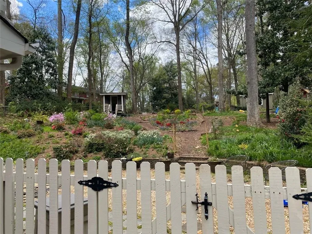 4930 Old House Trail, Atlanta, Georgia 30342, 4 Bedrooms Bedrooms, ,4 BathroomsBathrooms,Residential,Sold,4930 Old House Trail,7044781