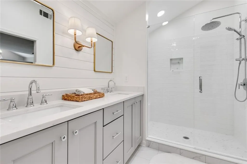 4930 Old House Trail, Atlanta, Georgia 30342, 4 Bedrooms Bedrooms, ,4 BathroomsBathrooms,Residential,Sold,4930 Old House Trail,7044781