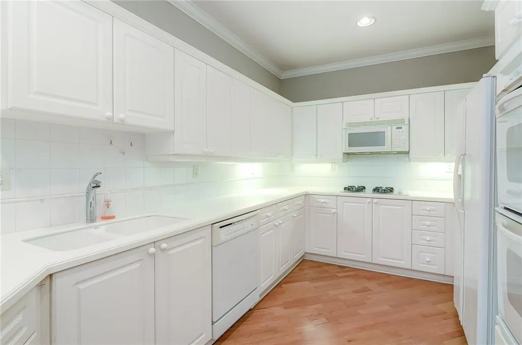 3047 Lenox Road Ne Unit 2107, Atlanta, Georgia 30324, 2 Bedrooms Bedrooms, ,2 BathroomsBathrooms,Residential,Sold,3047 Lenox Road Ne Unit 2107,6018047