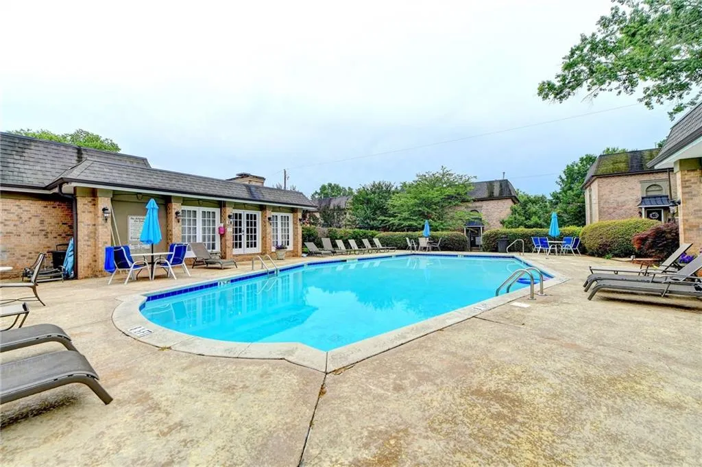 6980 Roswell Road Unit H4, Atlanta, Georgia 30328, 3 Bedrooms Bedrooms, ,2 BathroomsBathrooms,Residential,Sold,6980 Roswell Road Unit H4,7239647