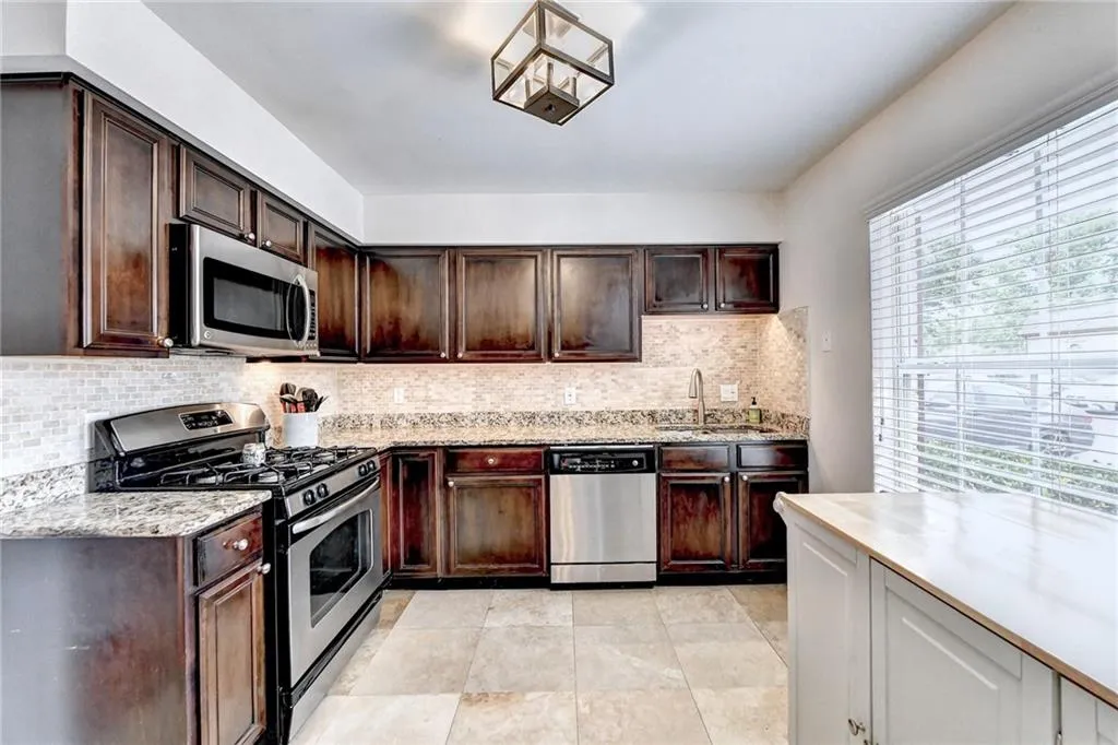 6980 Roswell Road Unit H4, Atlanta, Georgia 30328, 3 Bedrooms Bedrooms, ,2 BathroomsBathrooms,Residential,Sold,6980 Roswell Road Unit H4,7239647