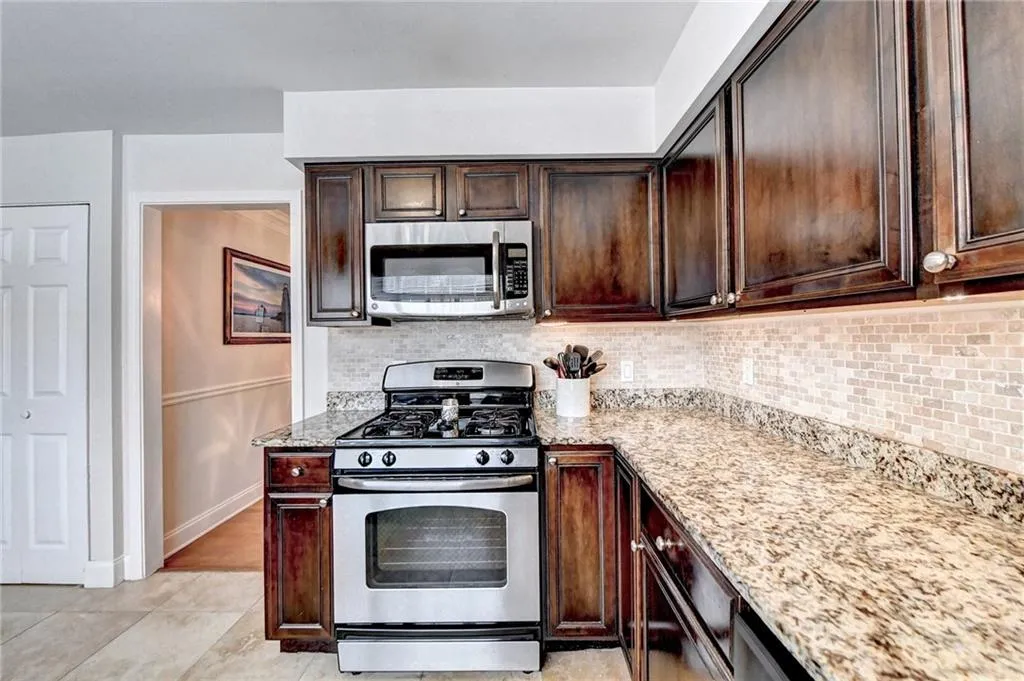 6980 Roswell Road Unit H4, Atlanta, Georgia 30328, 3 Bedrooms Bedrooms, ,2 BathroomsBathrooms,Residential,Sold,6980 Roswell Road Unit H4,7239647