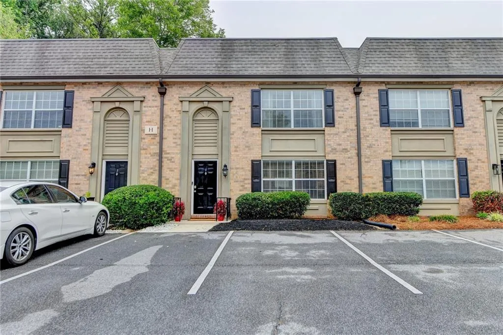 6980 Roswell Road Unit H4, Atlanta, Georgia 30328, 3 Bedrooms Bedrooms, ,2 BathroomsBathrooms,Residential,Sold,6980 Roswell Road Unit H4,7239647