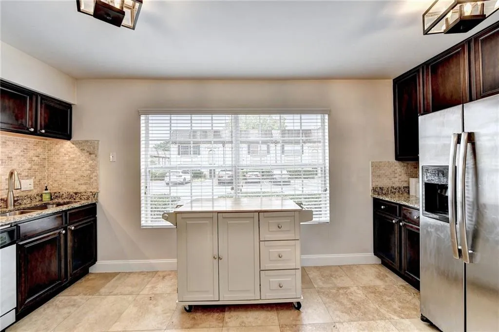 6980 Roswell Road Unit H4, Atlanta, Georgia 30328, 3 Bedrooms Bedrooms, ,2 BathroomsBathrooms,Residential,Sold,6980 Roswell Road Unit H4,7239647