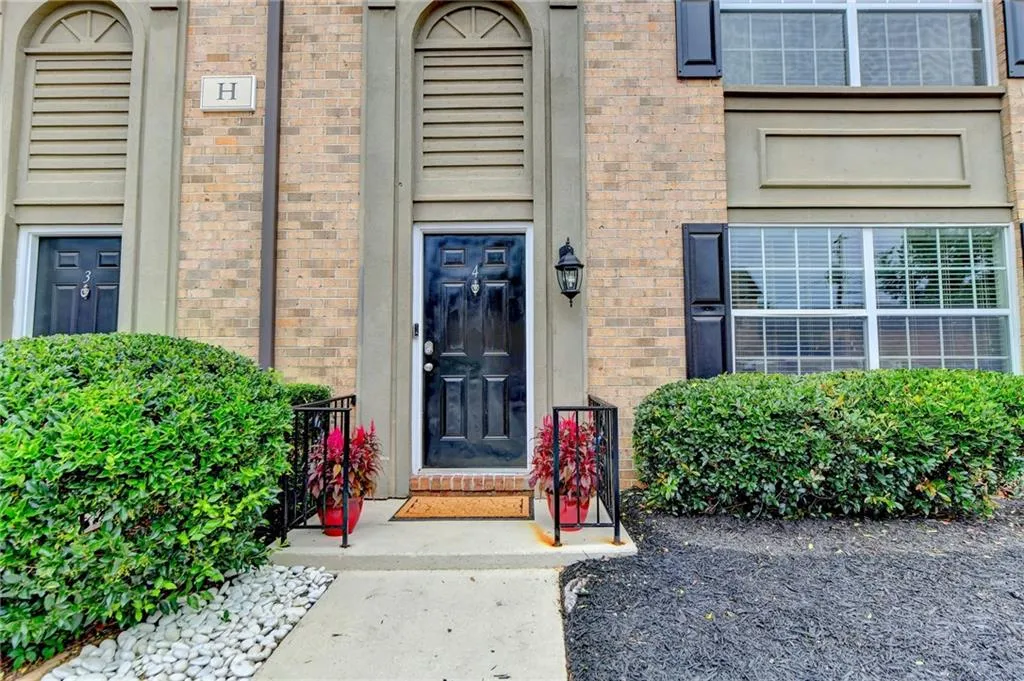 6980 Roswell Road Unit H4, Atlanta, Georgia 30328, 3 Bedrooms Bedrooms, ,2 BathroomsBathrooms,Residential,Sold,6980 Roswell Road Unit H4,7239647